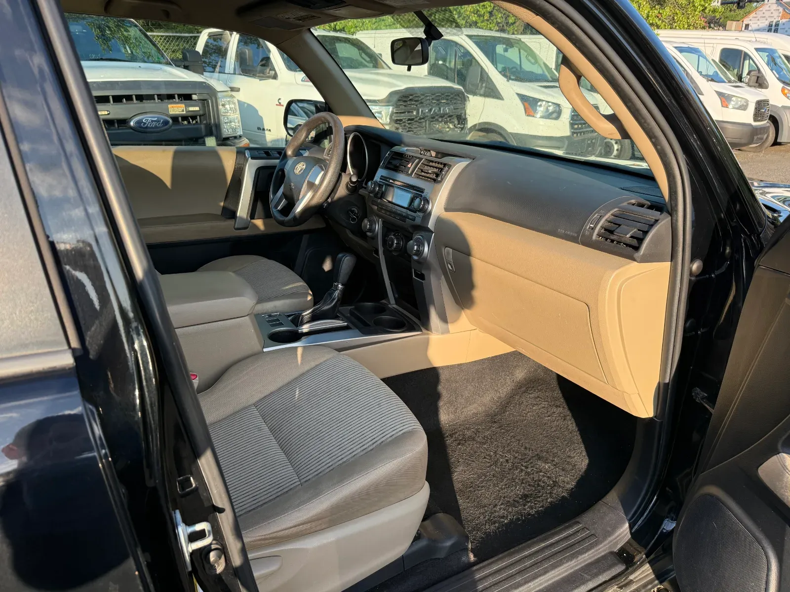 2010 Toyota 4Runner SR5 in Black, photo 13 of 16