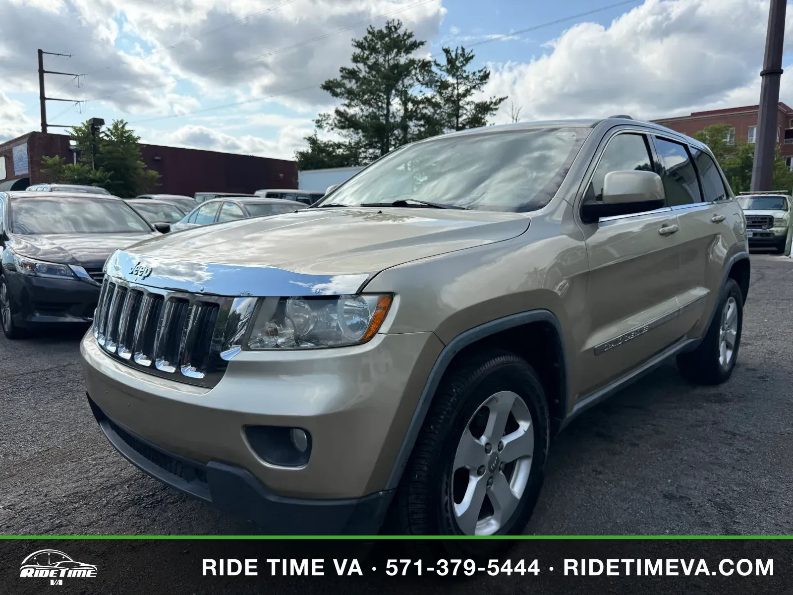 2011 Jeep Grand Cherokee Laredo in Gold