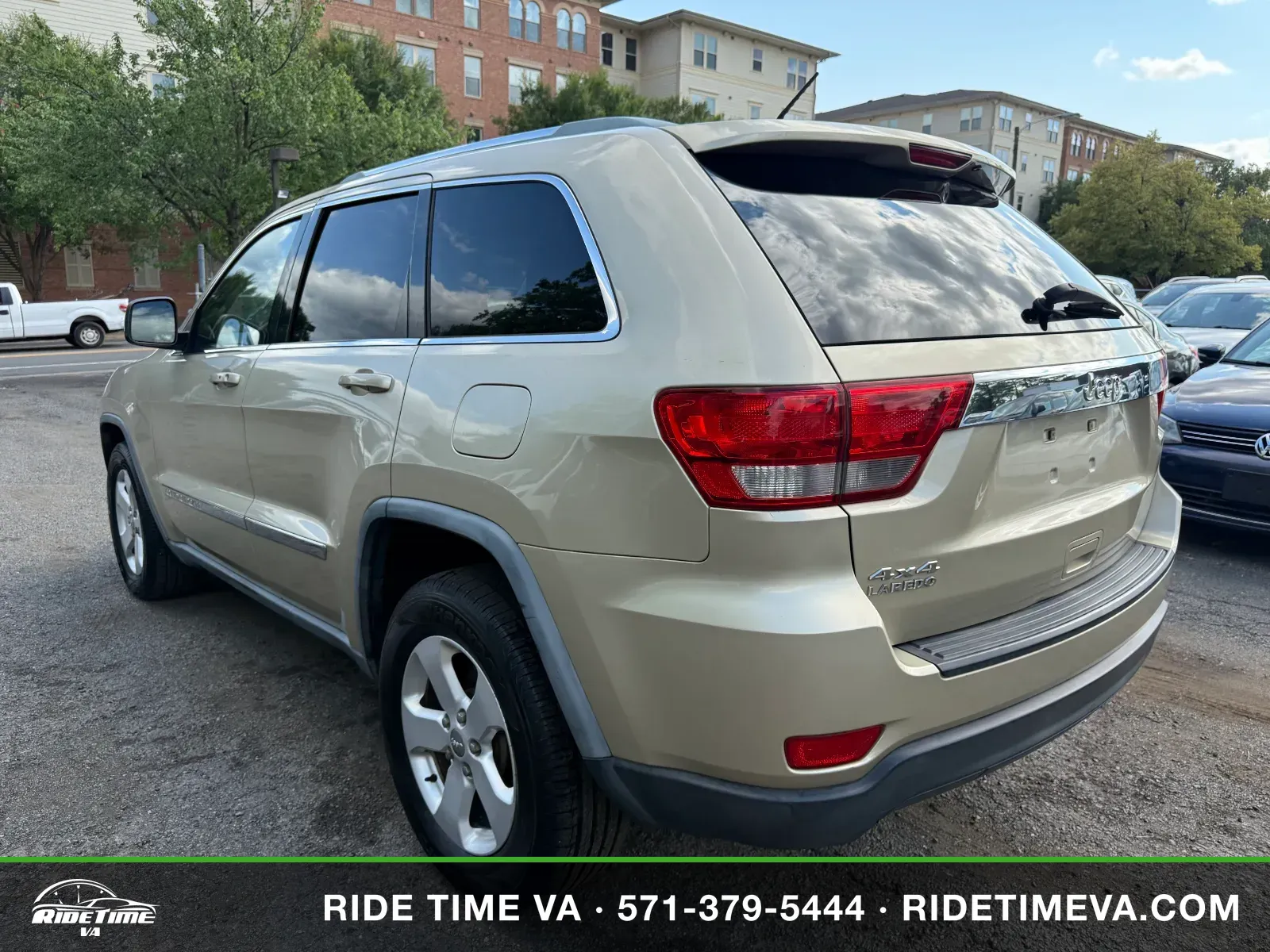 2011 Jeep Grand Cherokee Laredo in Gold, photo 3 of 16