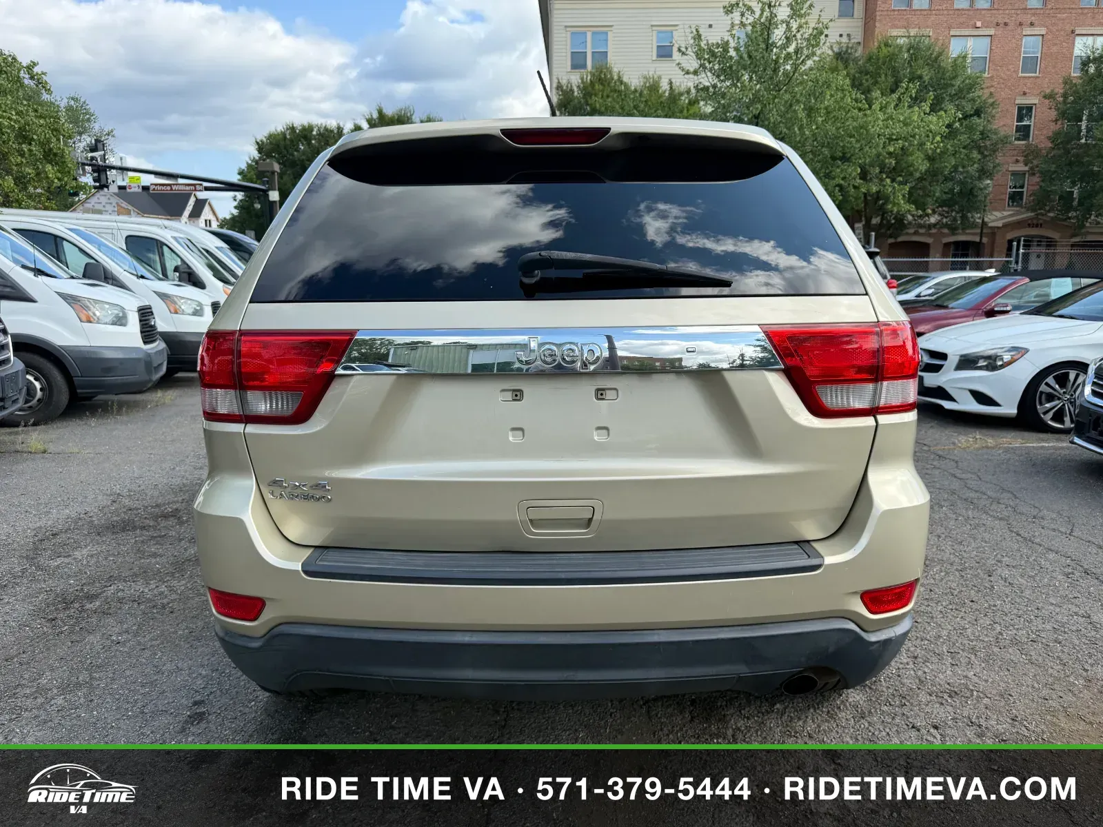 2011 Jeep Grand Cherokee Laredo in Gold, photo 4 of 16