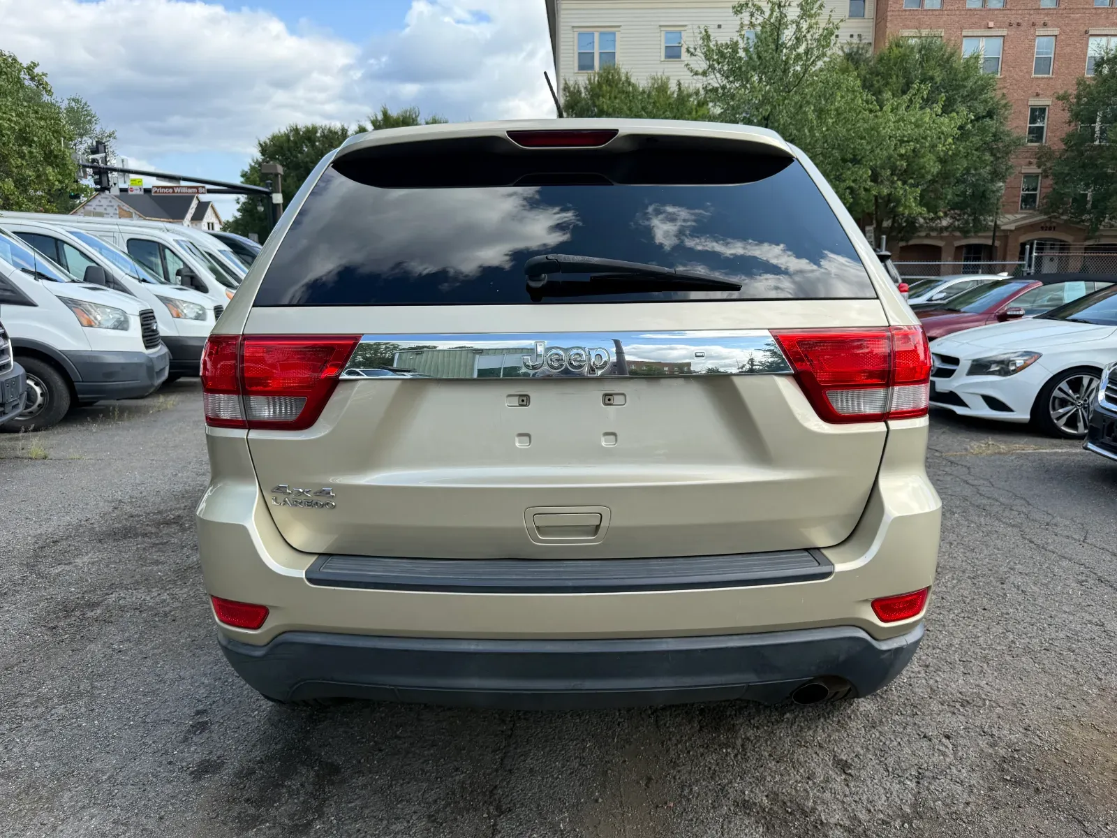 2011 Jeep Grand Cherokee Laredo in Gold, photo 4 of 16