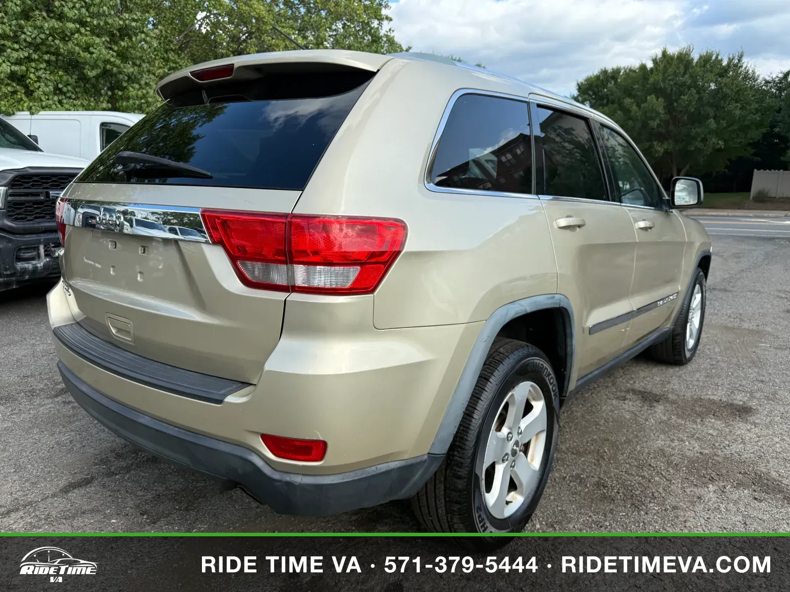 2011 Jeep Grand Cherokee Laredo in Gold, photo 5 of 16