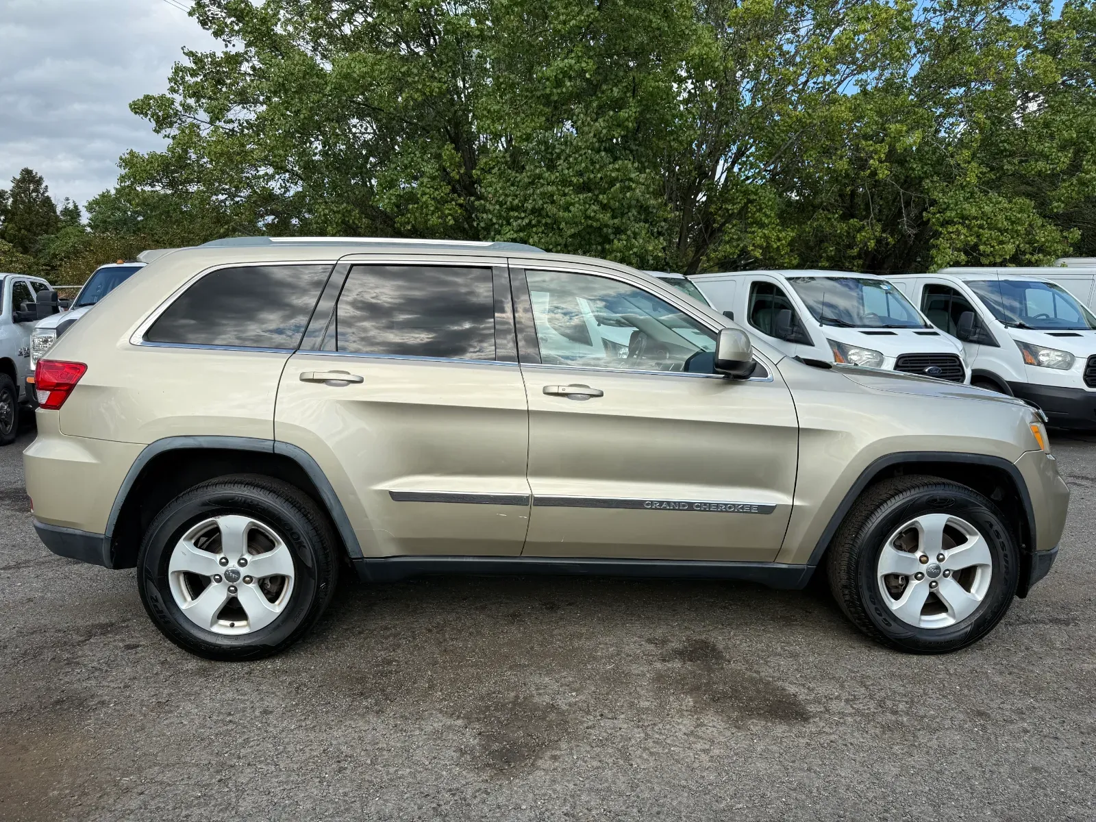 2011 Jeep Grand Cherokee Laredo in Gold, photo 6 of 16