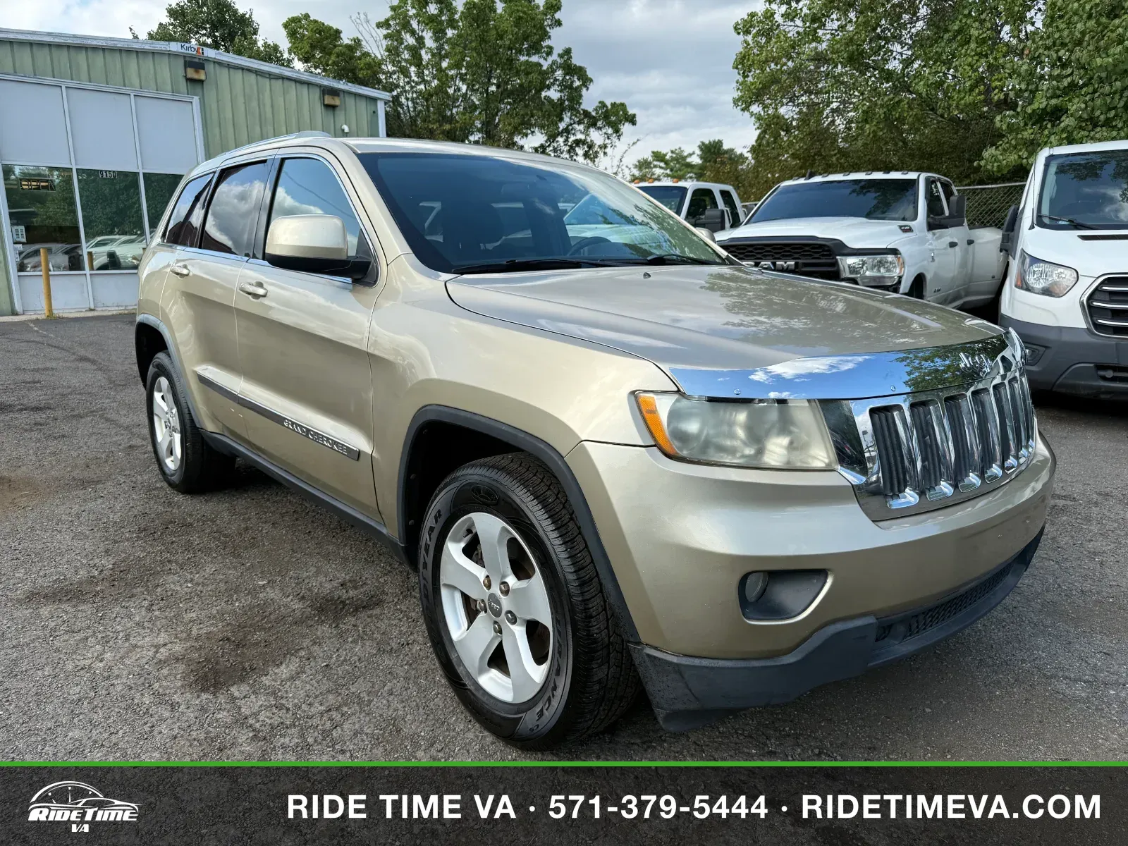 2011 Jeep Grand Cherokee Laredo in Gold, photo 7 of 16