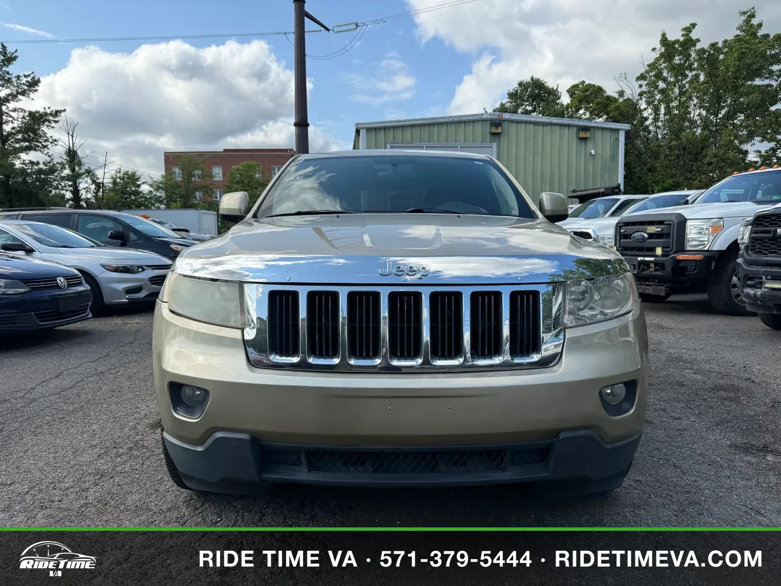 2011 Jeep Grand Cherokee Laredo in Gold, photo 8 of 16