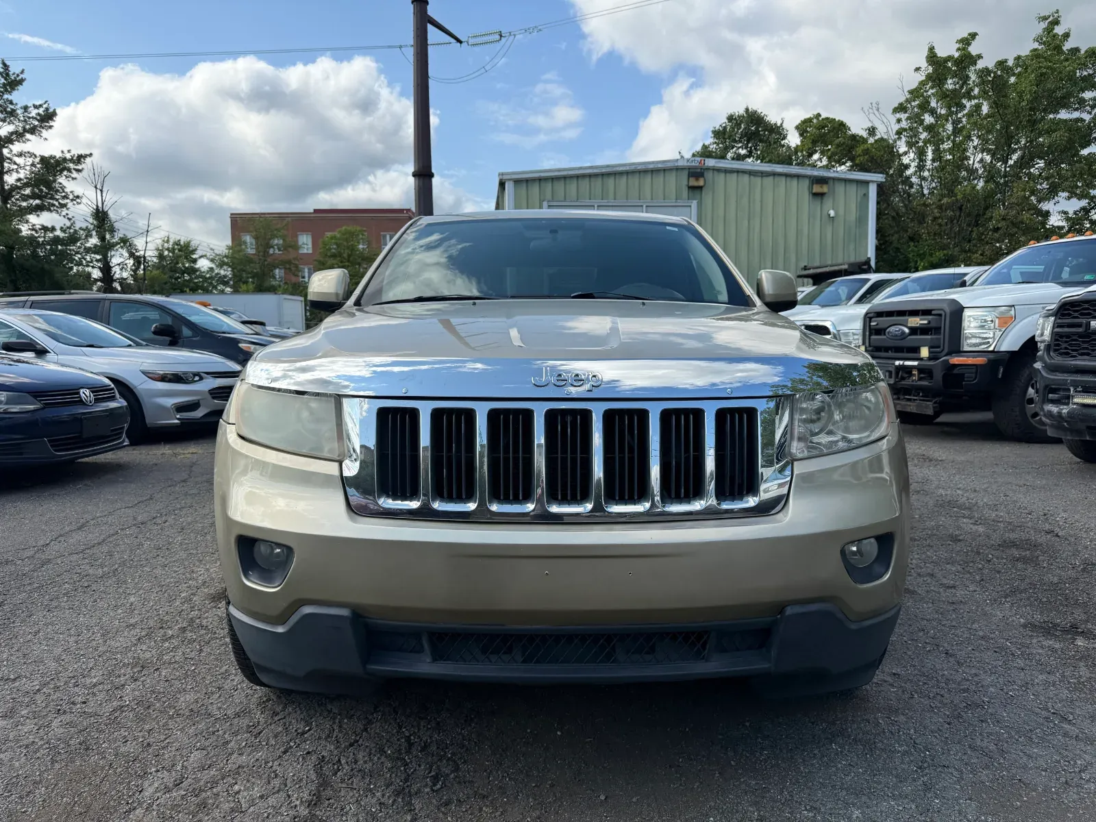 2011 Jeep Grand Cherokee Laredo in Gold, photo 8 of 16