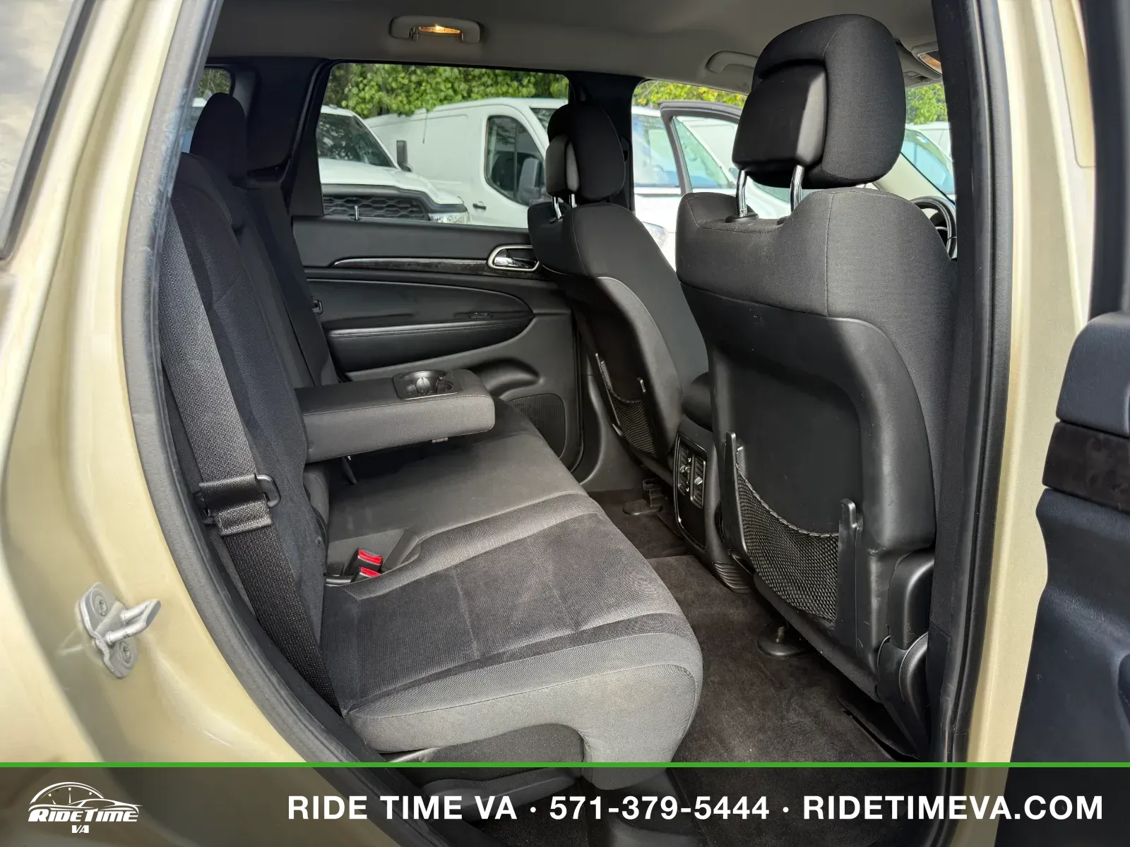 2011 Jeep Grand Cherokee Laredo in Gold, photo 12 of 16