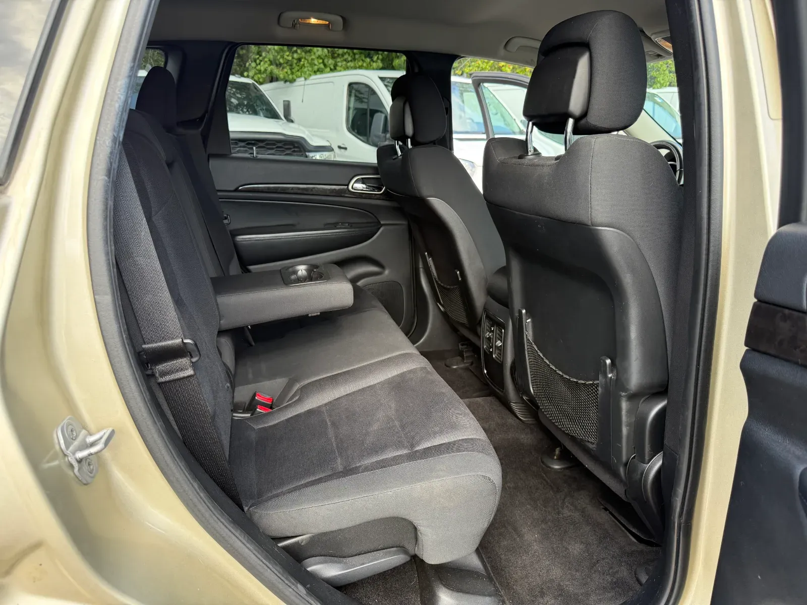 2011 Jeep Grand Cherokee Laredo in Gold, photo 12 of 16