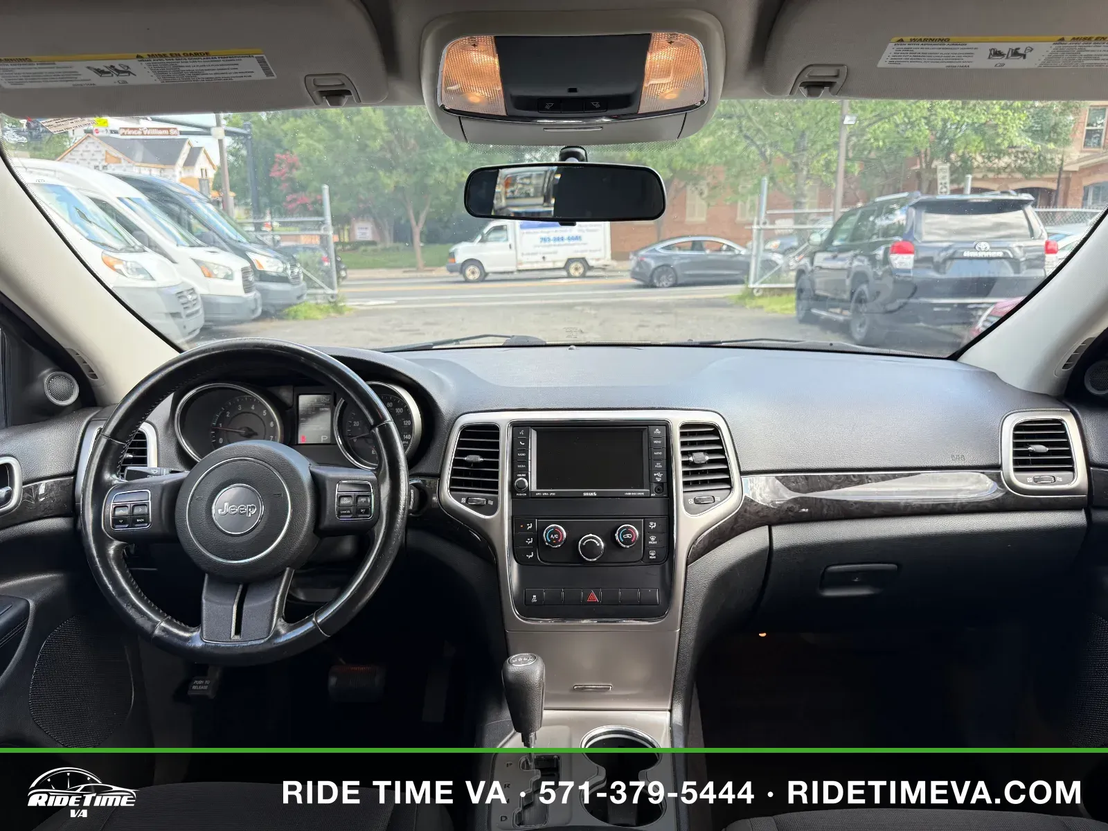 2011 Jeep Grand Cherokee Laredo in Gold, photo 14 of 16