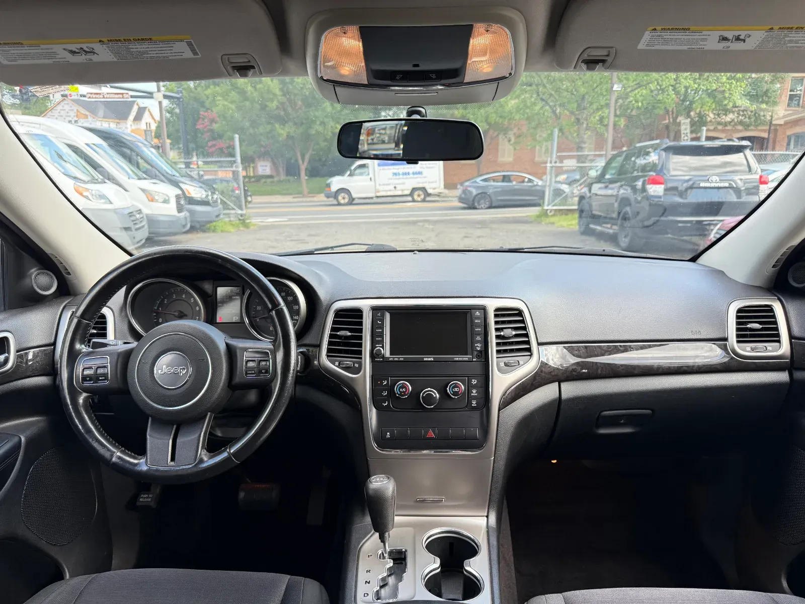 2011 Jeep Grand Cherokee Laredo in Gold, photo 14 of 16