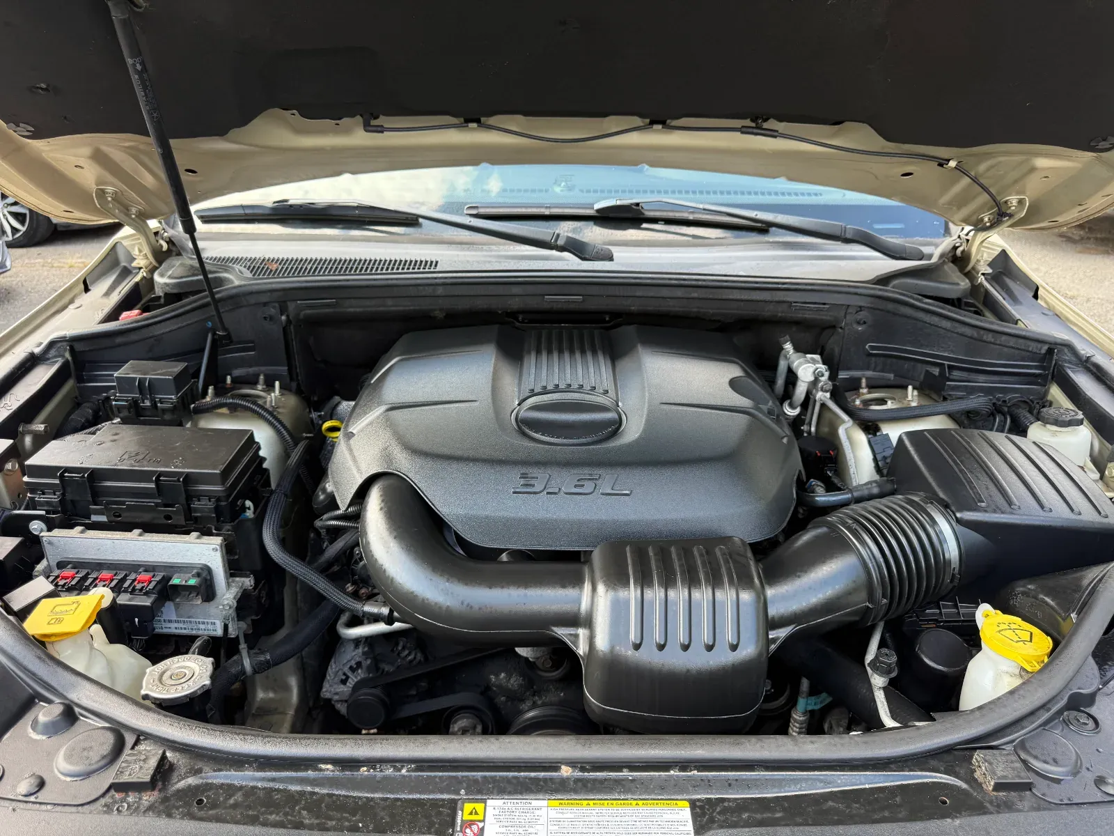 2011 Jeep Grand Cherokee Laredo in Gold, photo 15 of 16