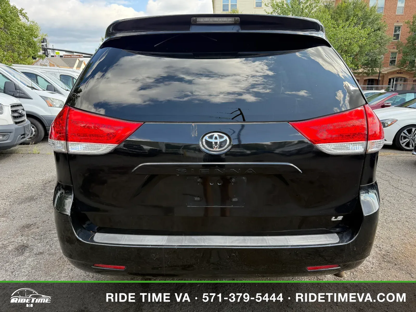 2011 Toyota Sienna LE in Black, photo 4 of 18