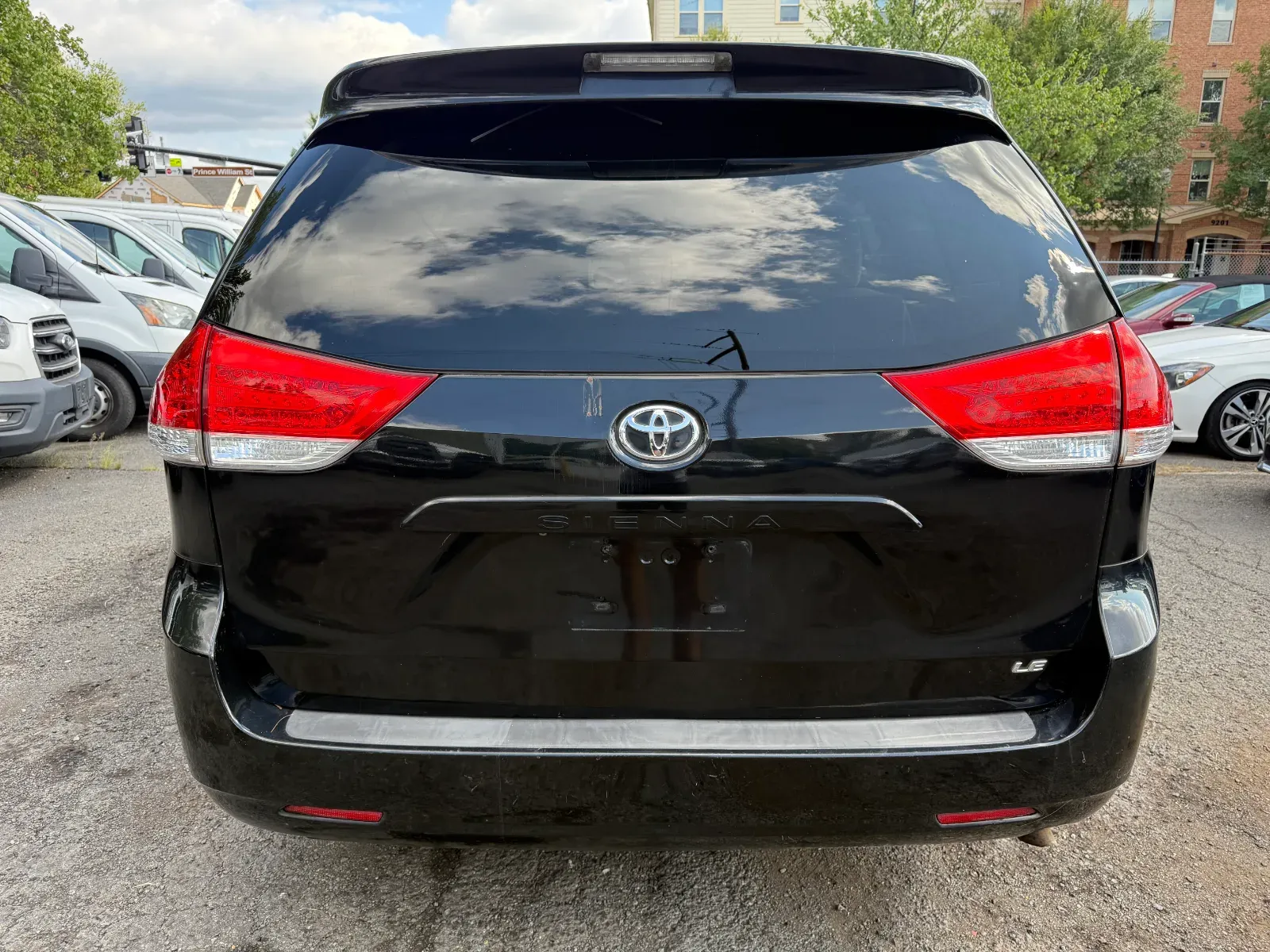 2011 Toyota Sienna LE in Black, photo 4 of 18