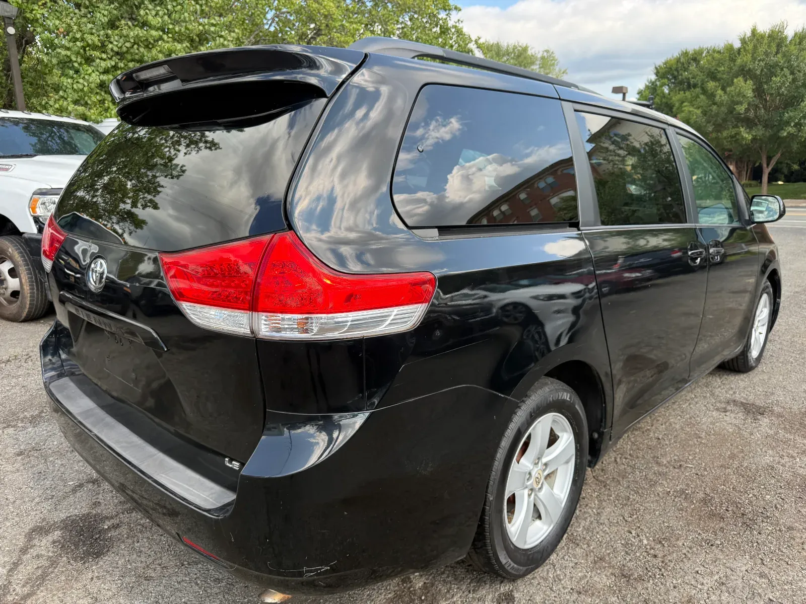 2011 Toyota Sienna LE in Black, photo 5 of 18
