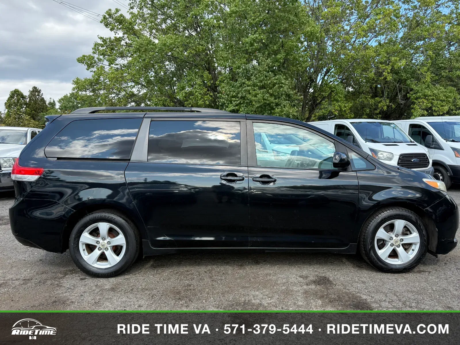 2011 Toyota Sienna LE in Black, photo 6 of 18