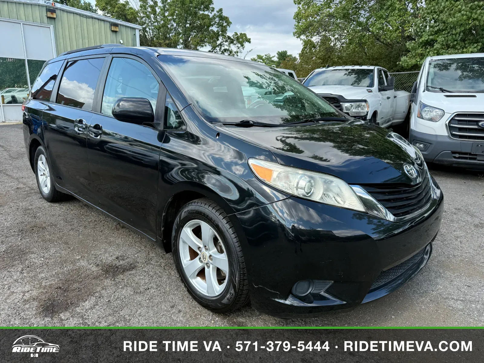 2011 Toyota Sienna LE in Black, photo 7 of 18