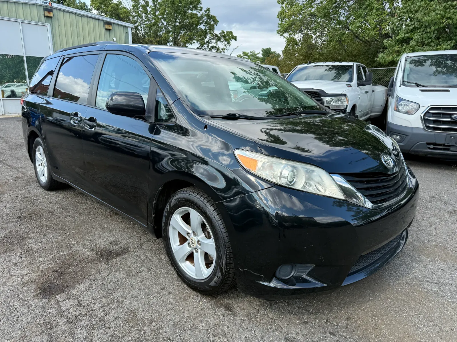 2011 Toyota Sienna LE in Black, photo 7 of 18