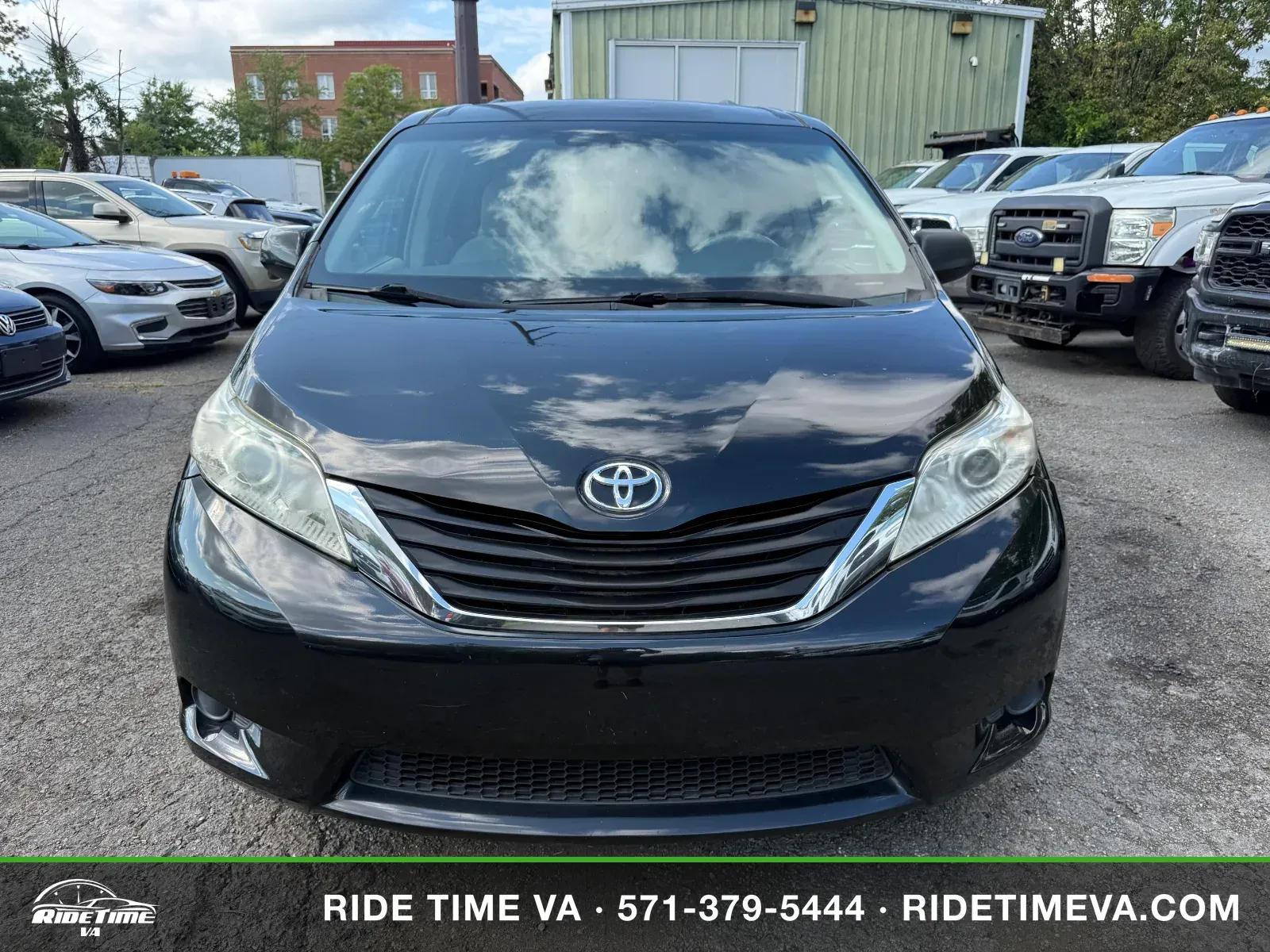 2011 Toyota Sienna LE in Black, photo 8 of 18
