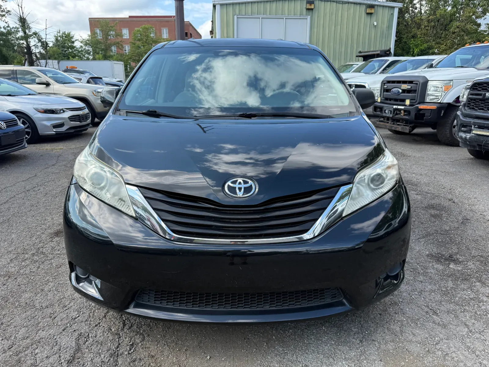 2011 Toyota Sienna LE in Black, photo 8 of 18