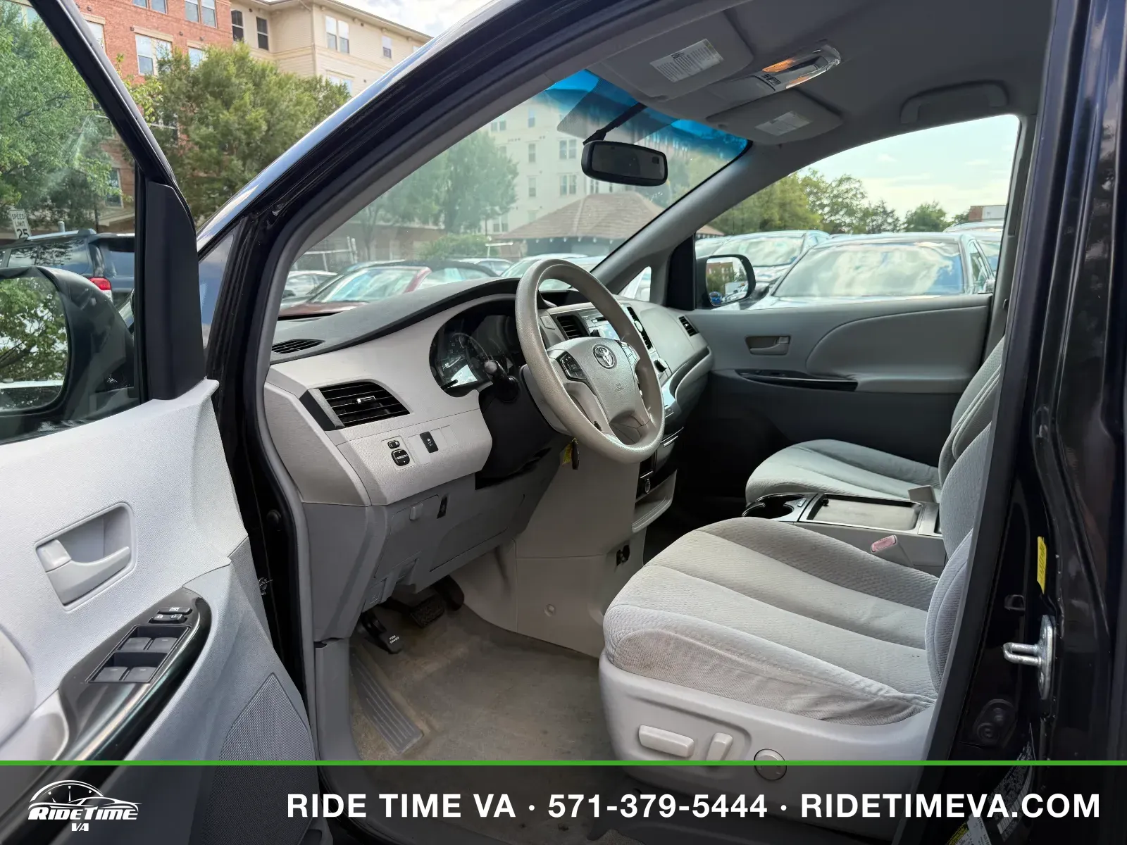 2011 Toyota Sienna LE in Black, photo 9 of 18