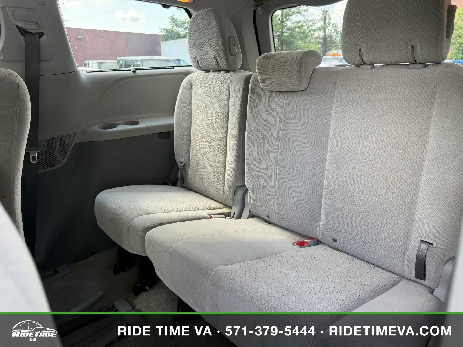 2011 Toyota Sienna LE in Black, photo 11 of 18