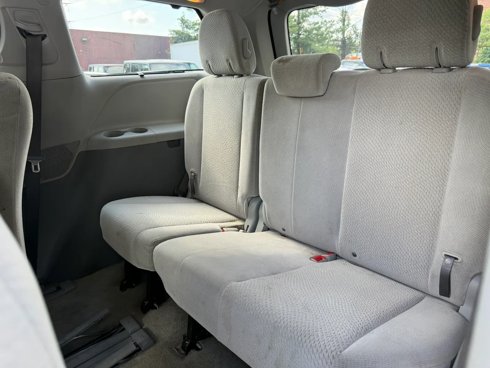 2011 Toyota Sienna LE in Black, photo 11 of 18
