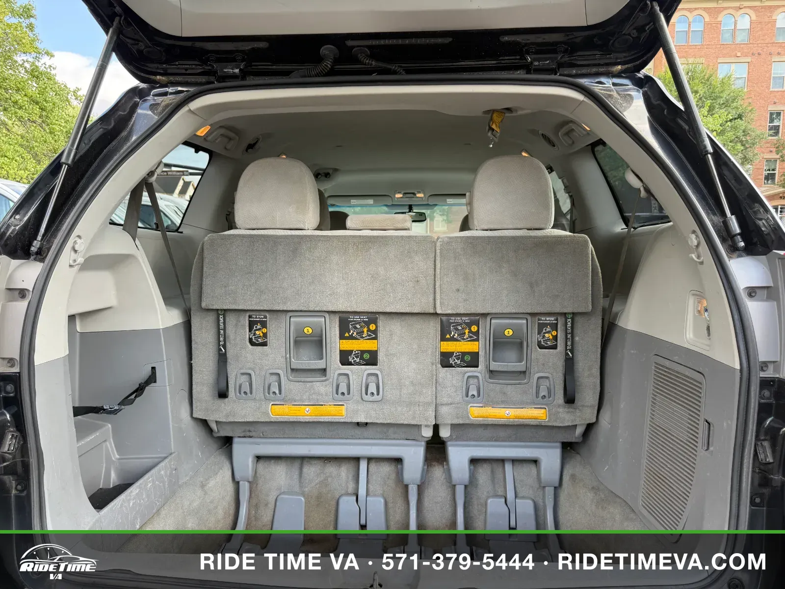 2011 Toyota Sienna LE in Black, photo 12 of 18