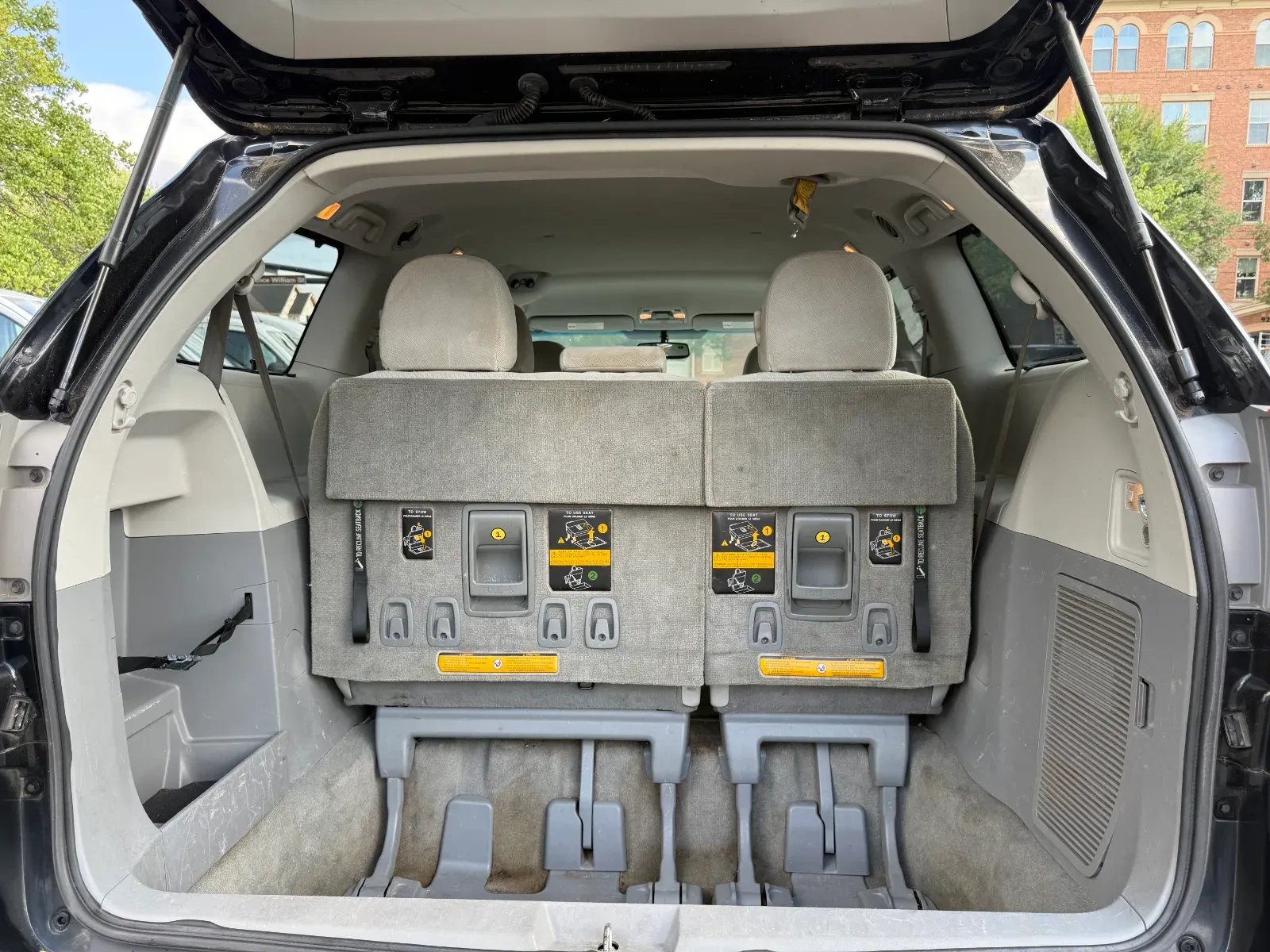 2011 Toyota Sienna LE in Black, photo 12 of 18