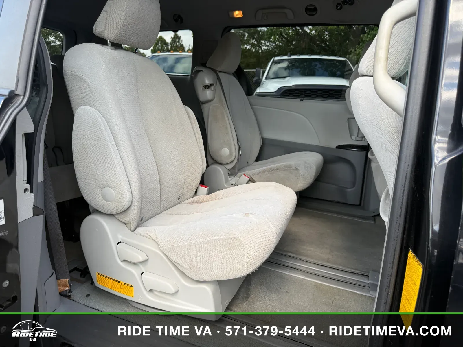 2011 Toyota Sienna LE in Black, photo 13 of 18