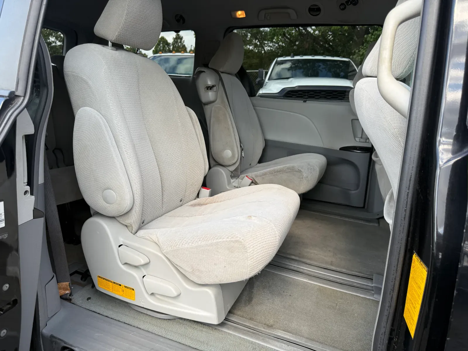 2011 Toyota Sienna LE in Black, photo 13 of 18