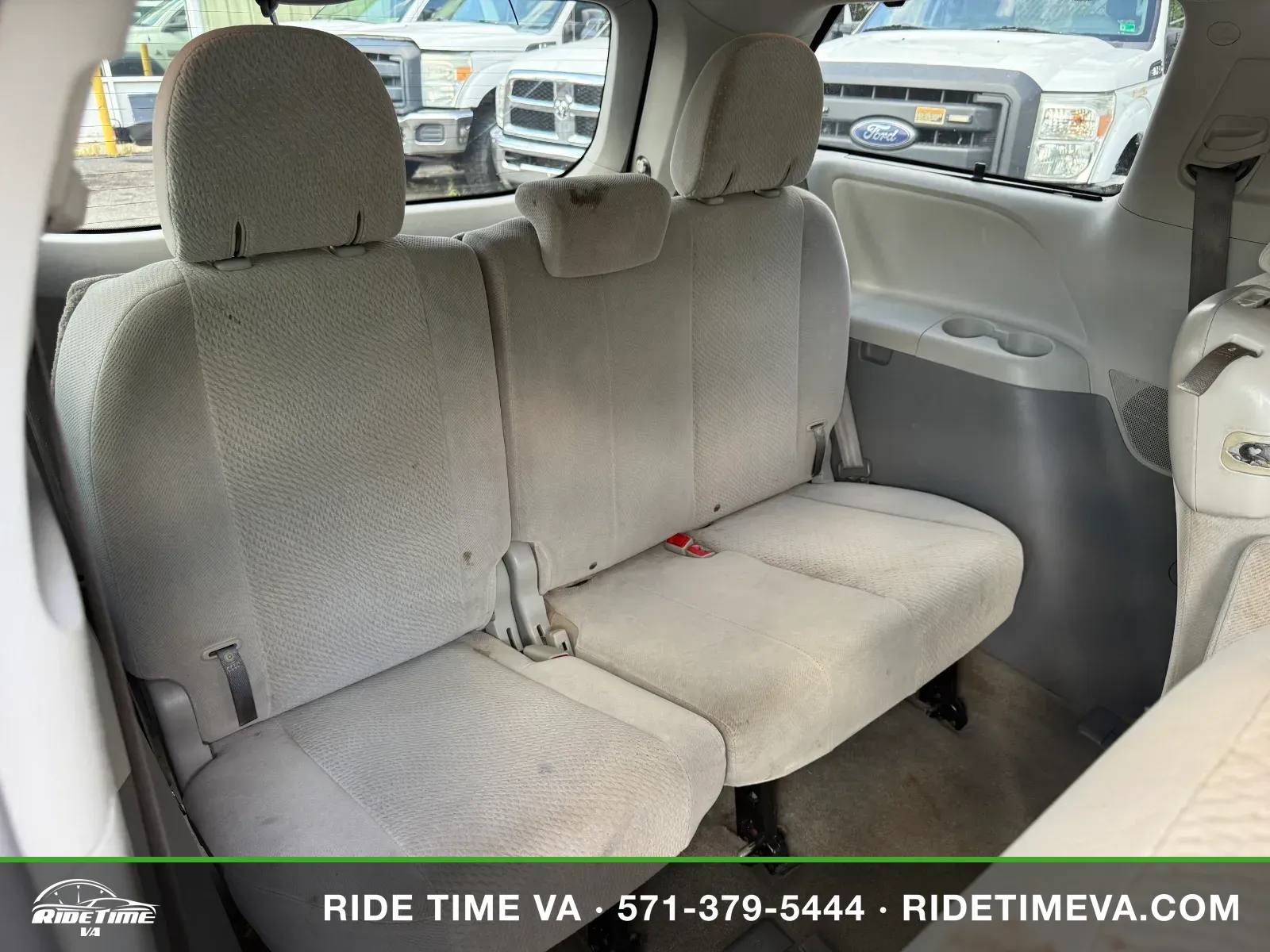 2011 Toyota Sienna LE in Black, photo 14 of 18