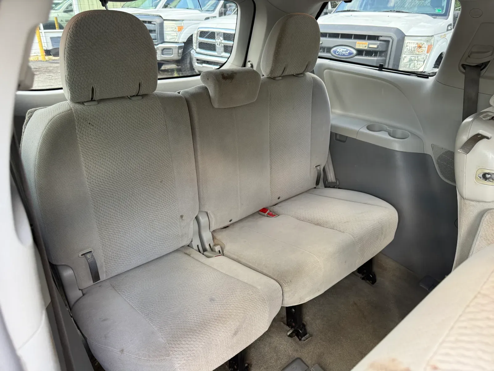 2011 Toyota Sienna LE in Black, photo 14 of 18