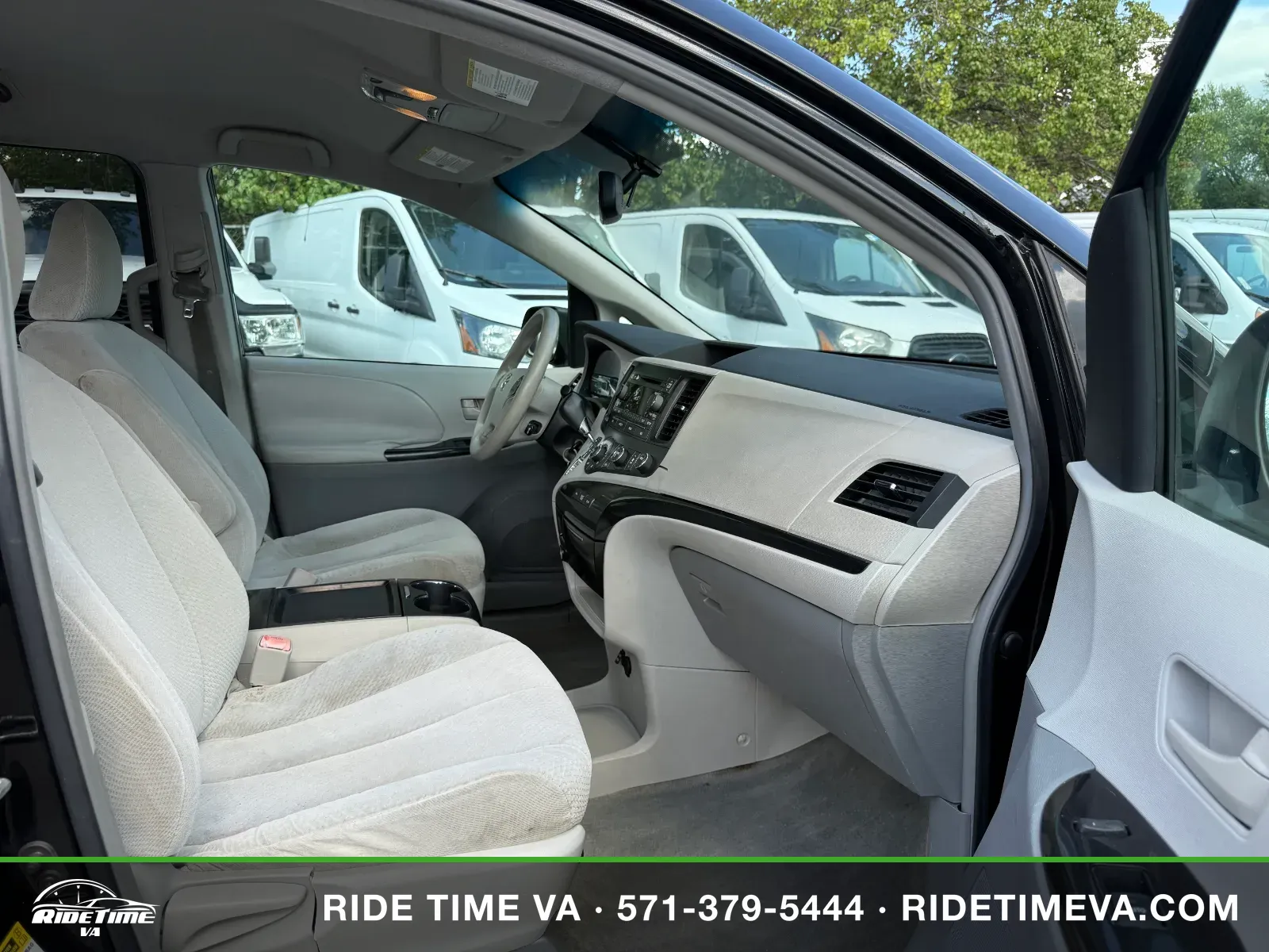 2011 Toyota Sienna LE in Black, photo 15 of 18