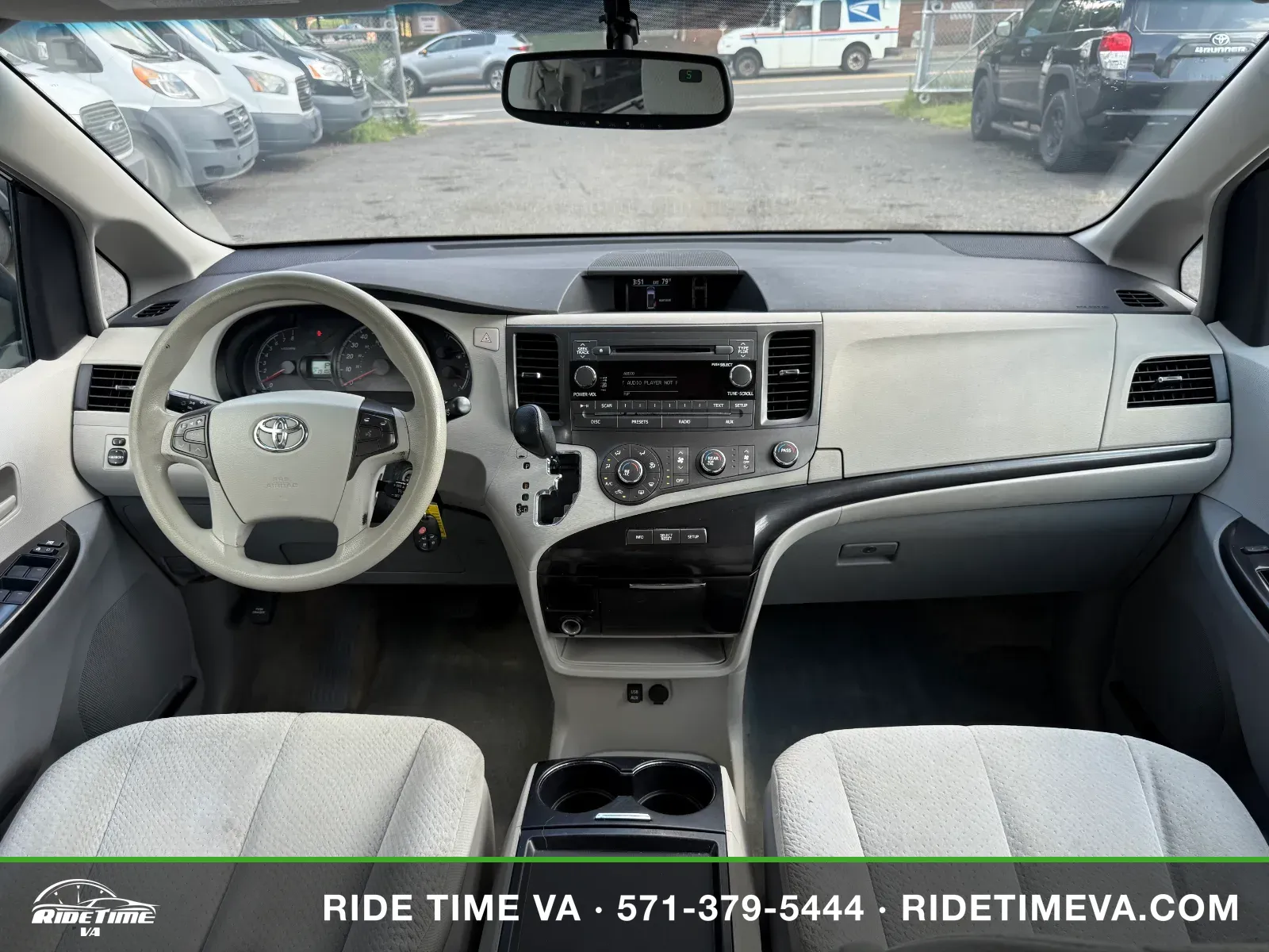 2011 Toyota Sienna LE in Black, photo 16 of 18