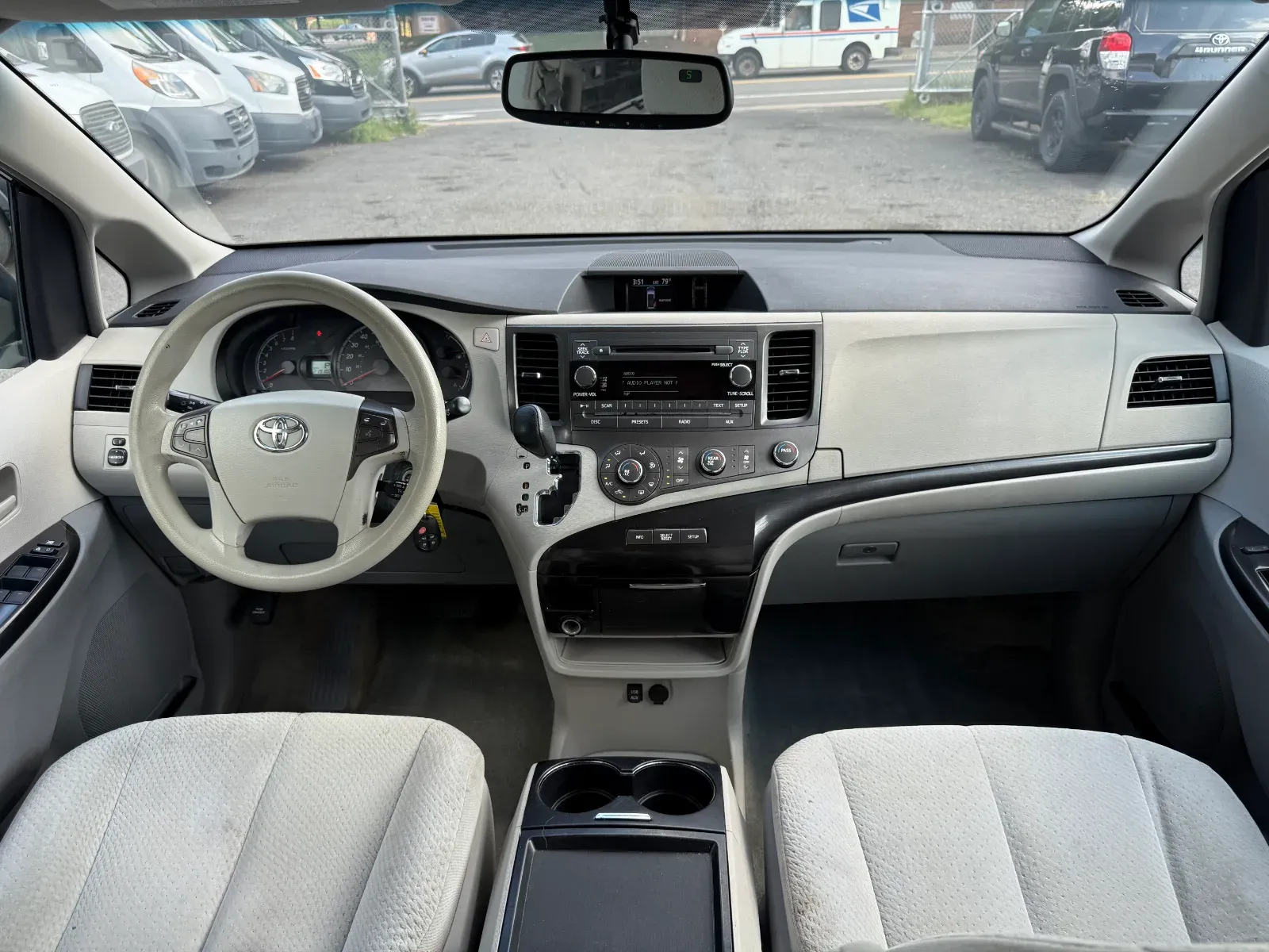 2011 Toyota Sienna LE in Black, photo 16 of 18