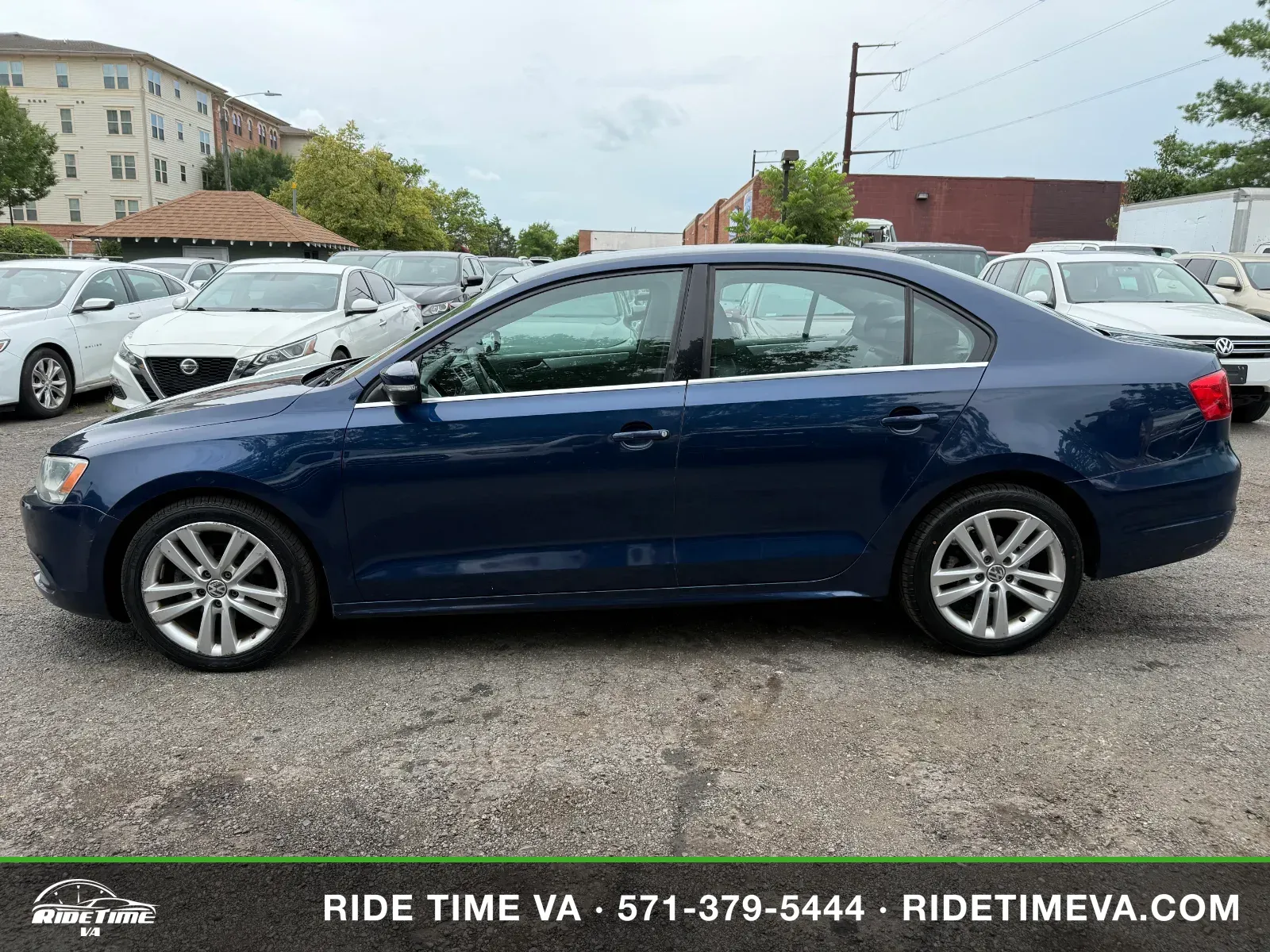 2013 Volkswagen Jetta Comfortline, Sportline in Blue, photo 2 of 16