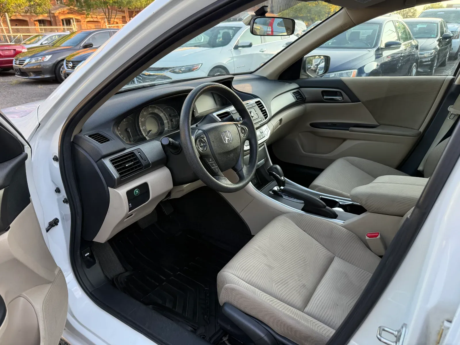 2014 Honda Accord LX in White, photo 9 of 16