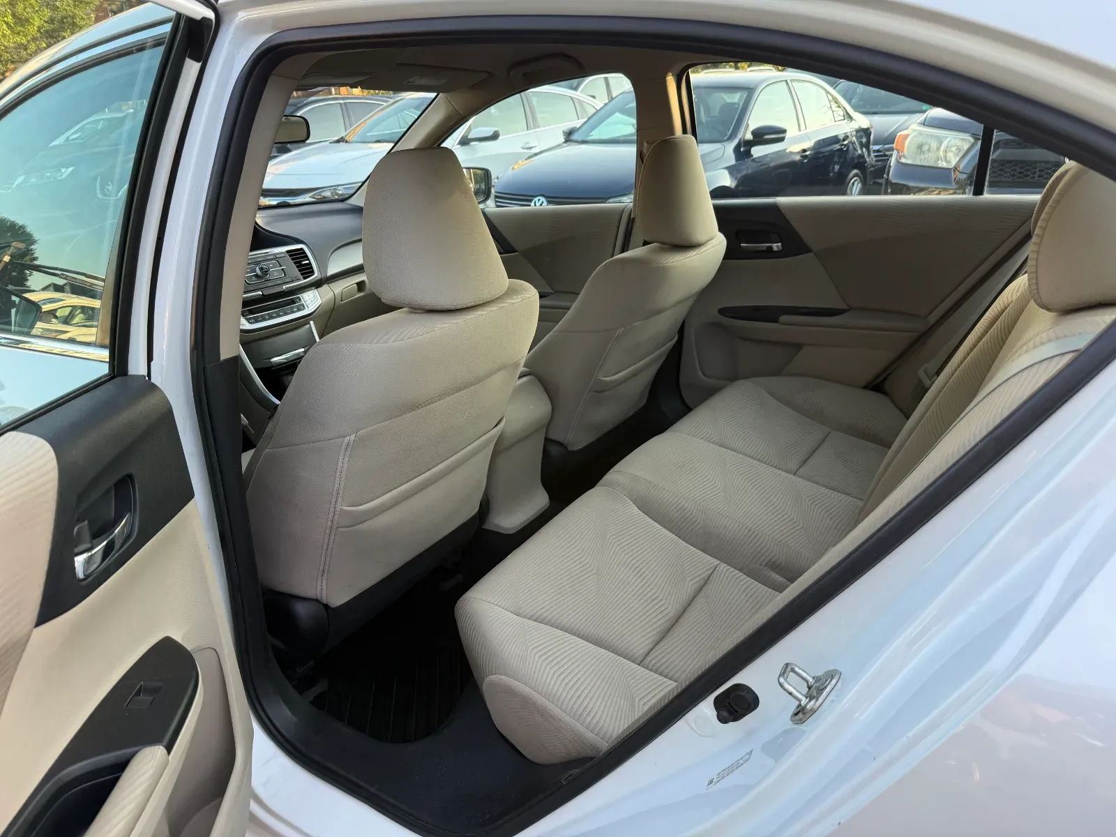2014 Honda Accord LX in White, photo 10 of 16