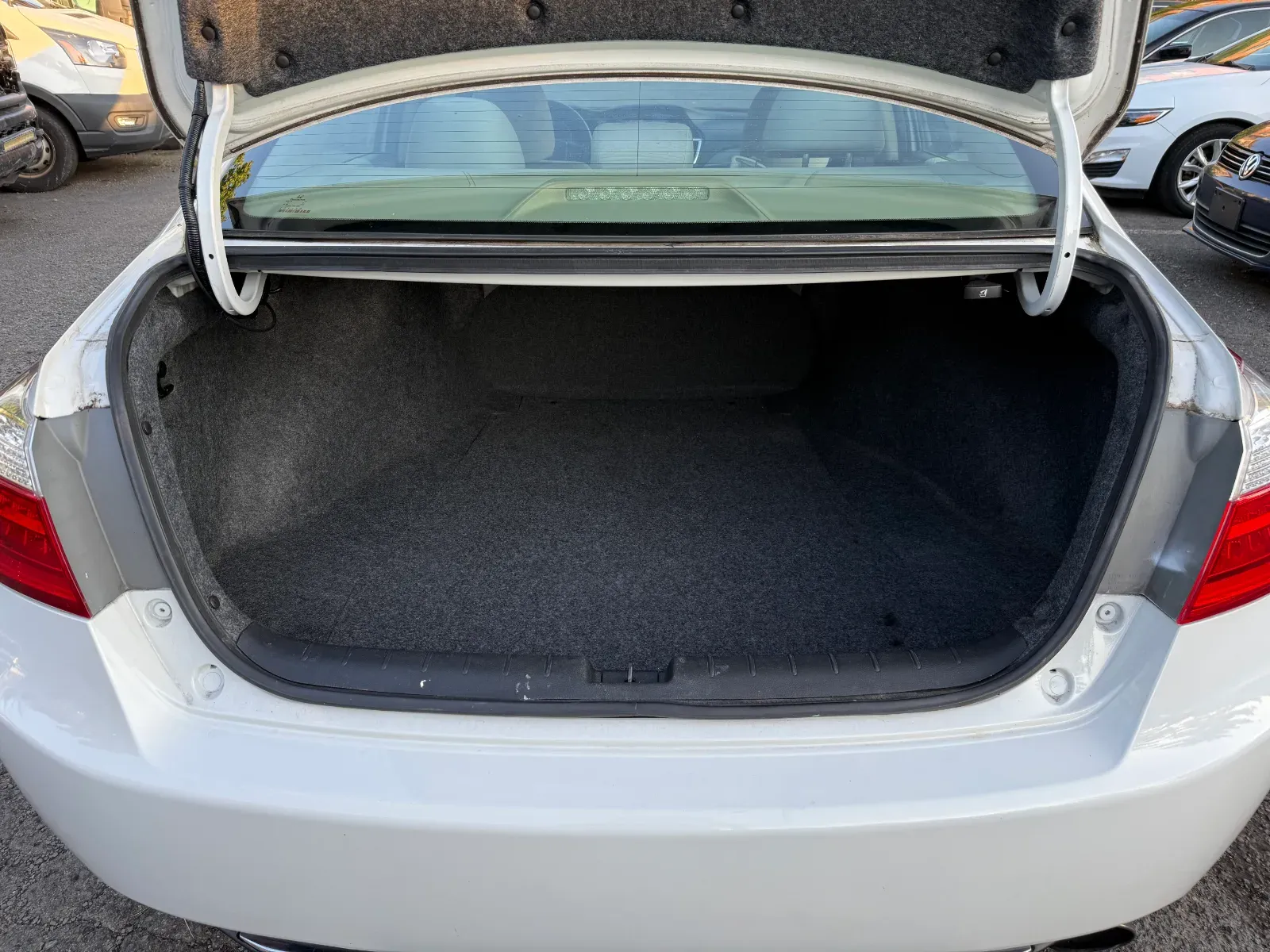 2014 Honda Accord LX in White, photo 11 of 16
