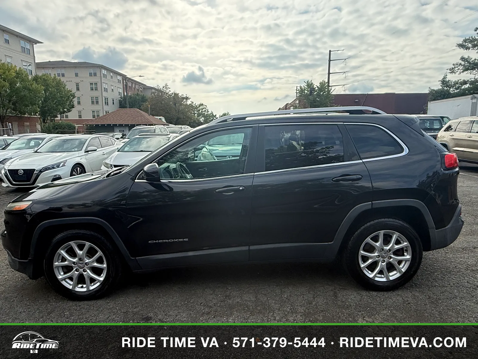 2014 Jeep Cherokee Latitude in Black, photo 2 of 17