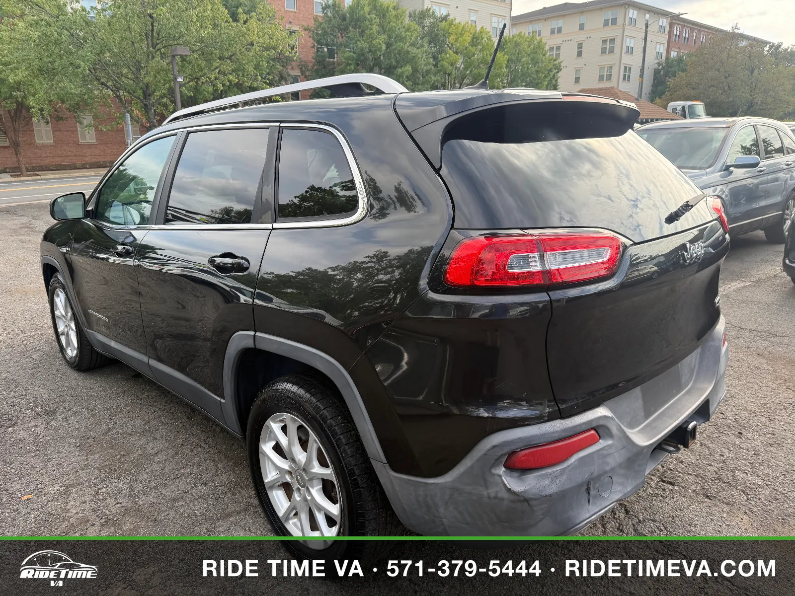 2014 Jeep Cherokee Latitude in Black, photo 3 of 17