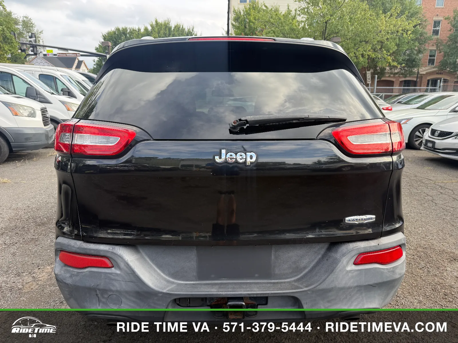 2014 Jeep Cherokee Latitude in Black, photo 4 of 17
