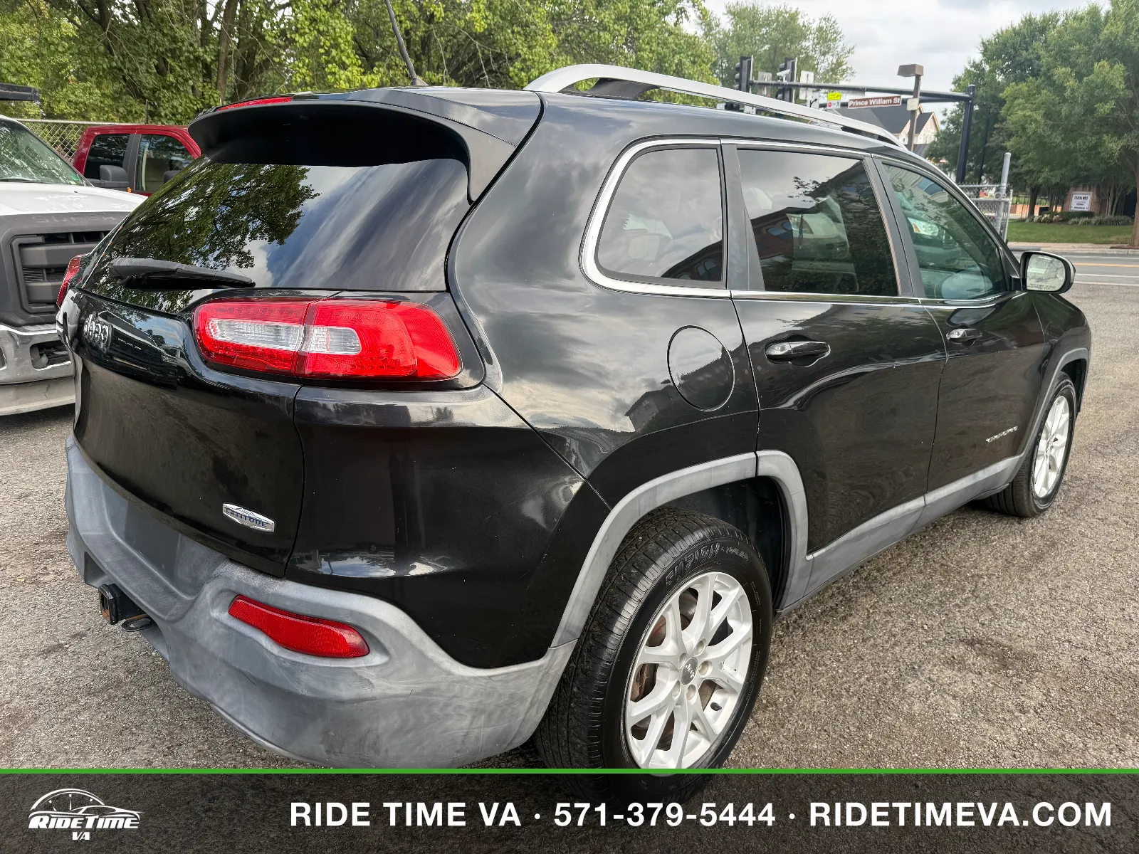 2014 Jeep Cherokee Latitude in Black, photo 5 of 17