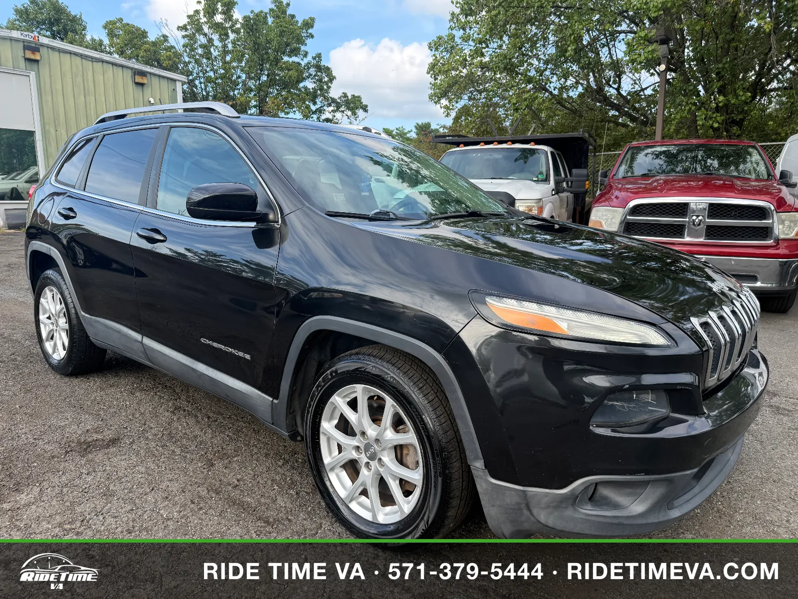 2014 Jeep Cherokee Latitude in Black, photo 7 of 17