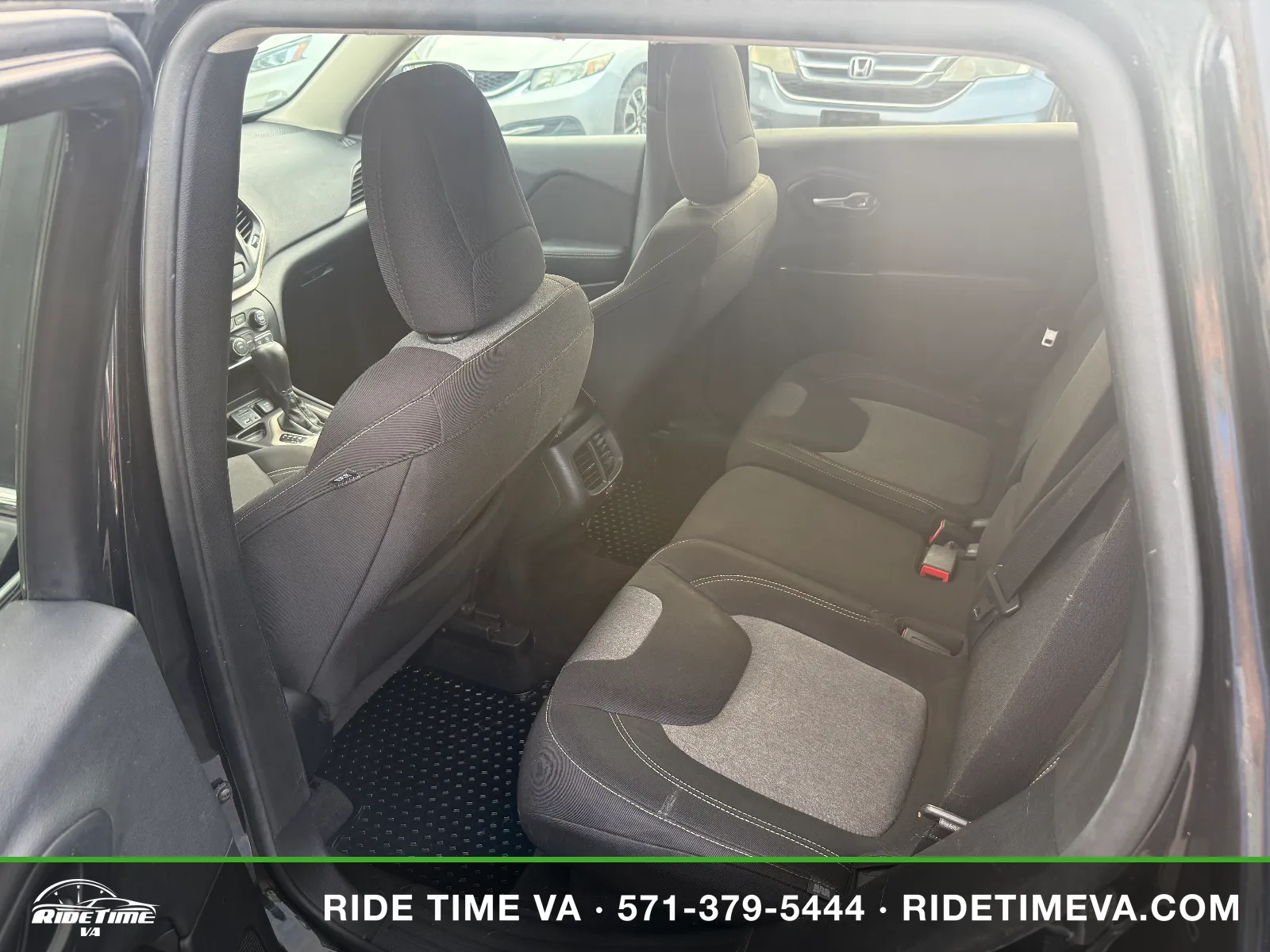 2014 Jeep Cherokee Latitude in Black, photo 10 of 17