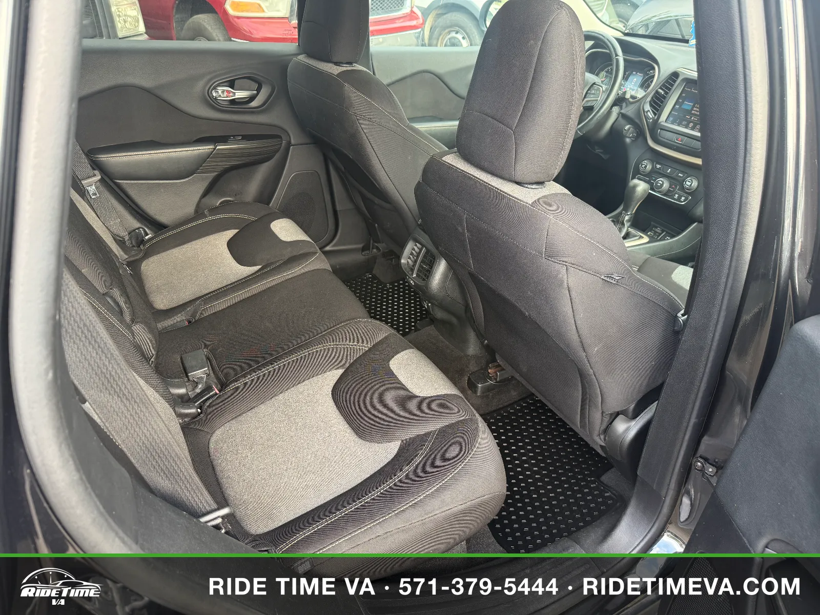 2014 Jeep Cherokee Latitude in Black, photo 12 of 17