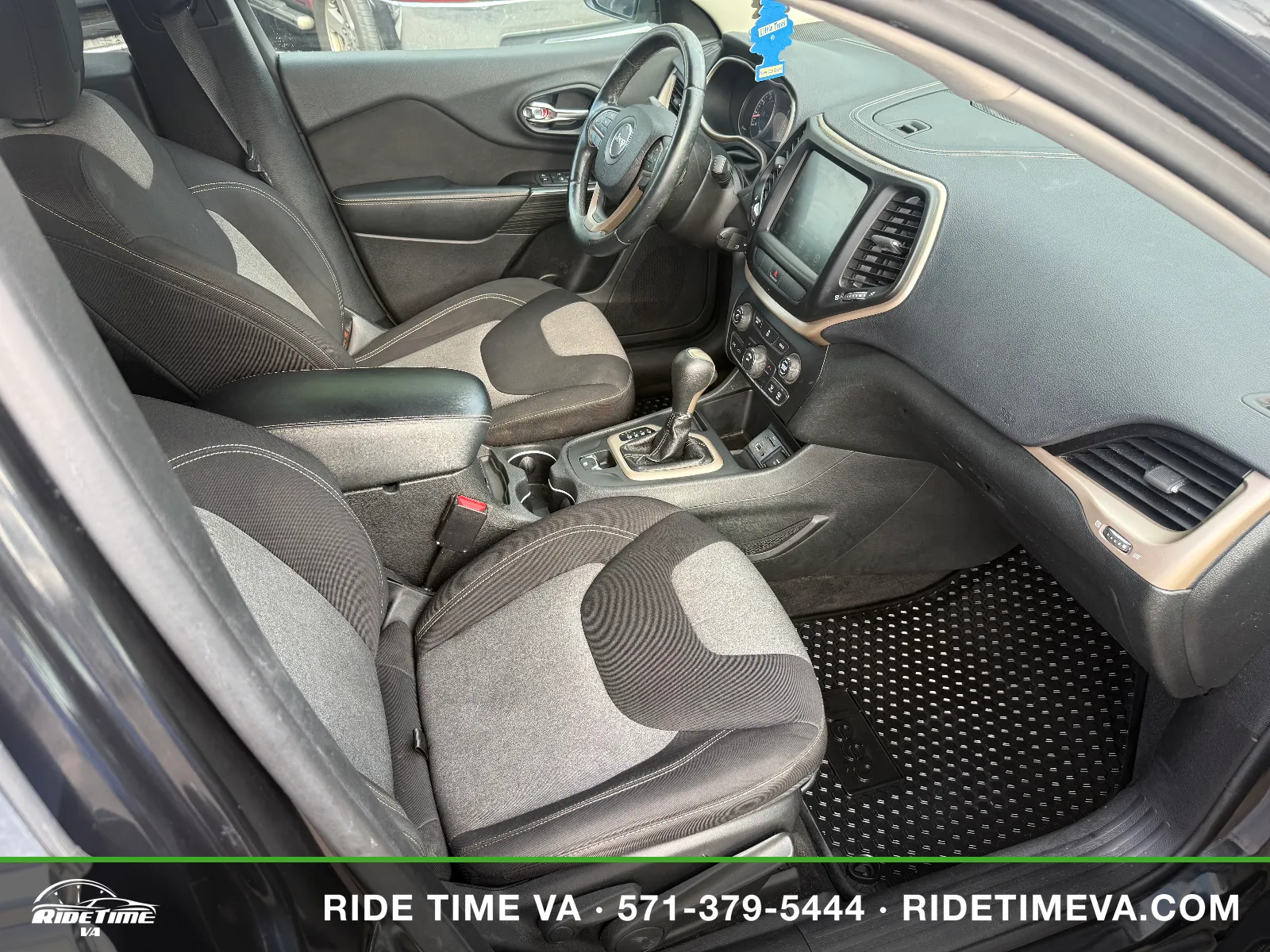 2014 Jeep Cherokee Latitude in Black, photo 13 of 17