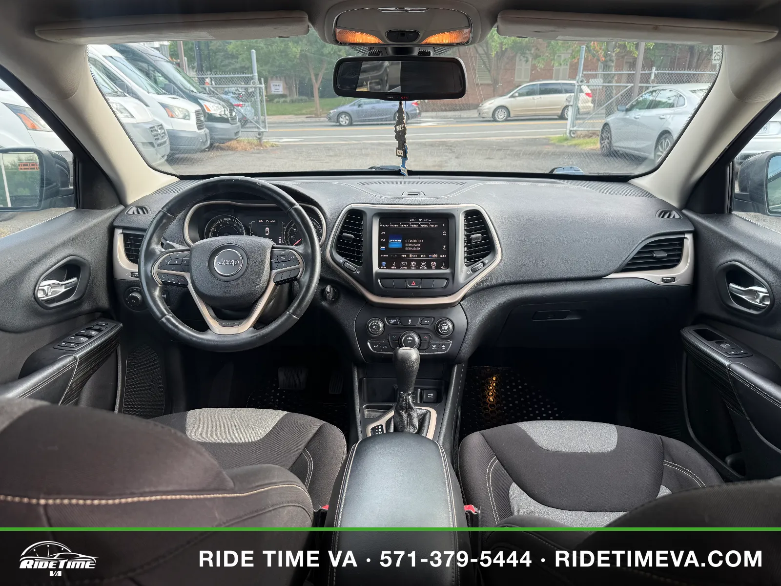 2014 Jeep Cherokee Latitude in Black, photo 14 of 17