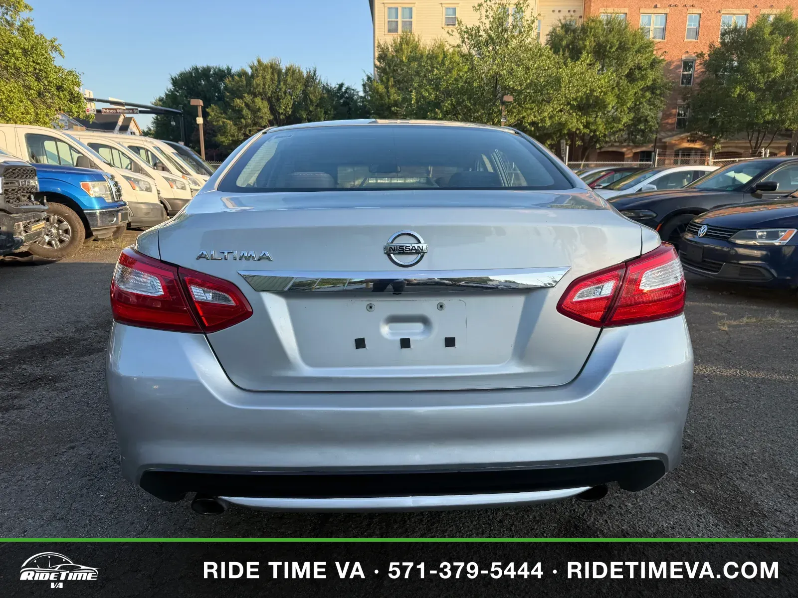 2016 Nissan Altima in Silver, photo 4 of 16