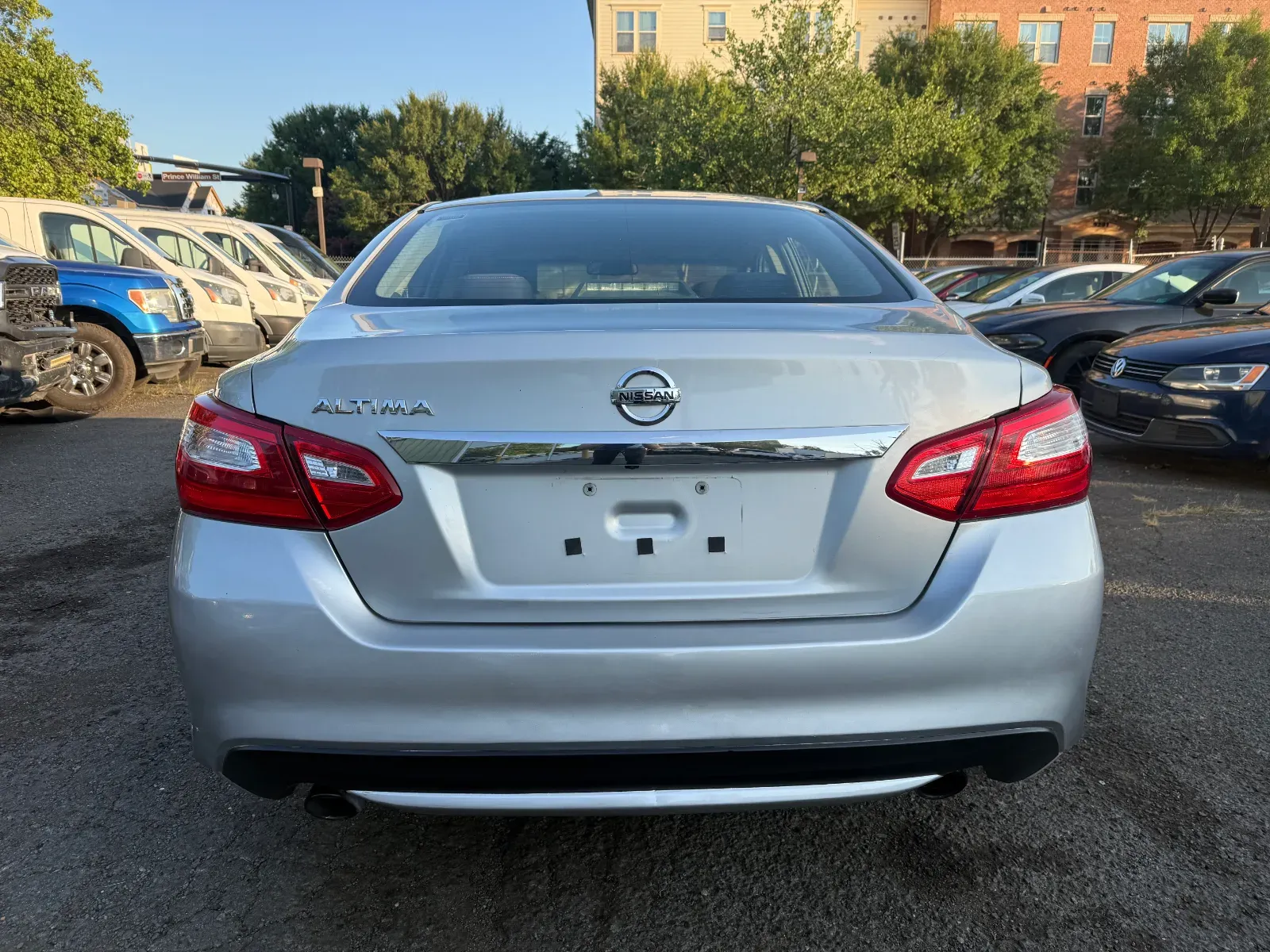 2016 Nissan Altima in Silver, photo 4 of 16